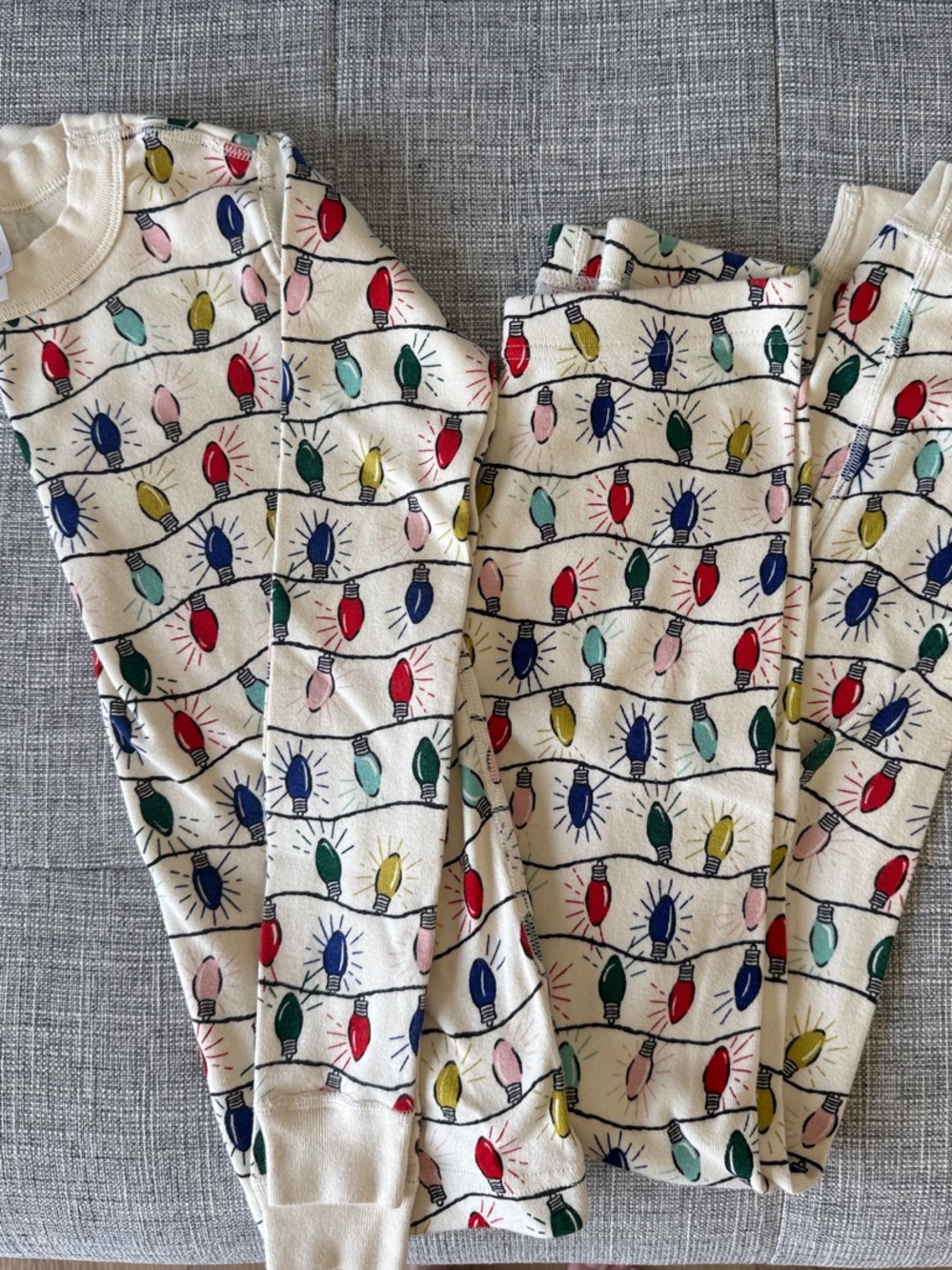 Hanna Andersson Cream Kids Pajama Set with Multicolor Holiday Lights